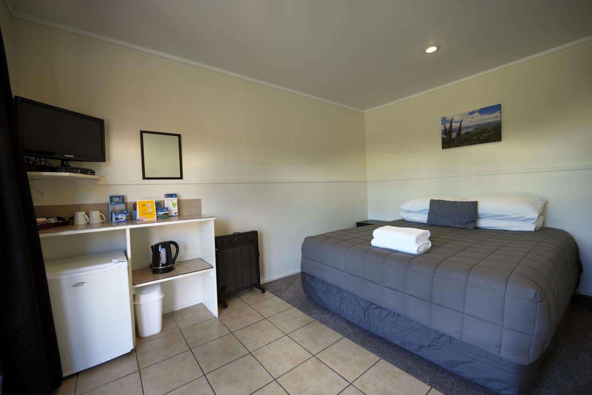 Akaroa Top 10 Holiday Park Exterior photo